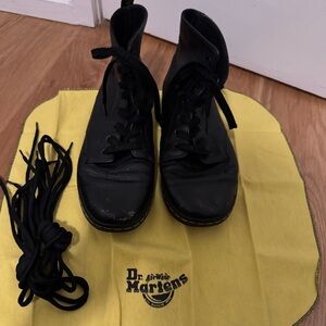 Doc Martens Leyton Boots Womens Size 8 Black Lace Up Leather Dr. Plus Laces